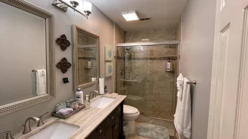 Ванная комната, The Park Side Lux Family friendly smart home close to all Dallas Attractions in Коппелл Ванная комната, The Park Side Lux Family friendly smart home close to all Dallas Attractions in Коппелл
