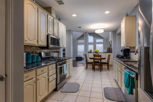 The Park Side Lux Family friendly smart home close to all Dallas Attractions in Коппелл The Park Side Lux Family friendly smart home close to all Dallas Attractions in Коппелл