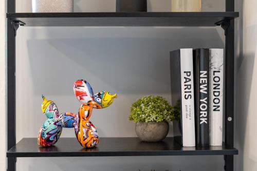 Hollywood Blvd Apartment