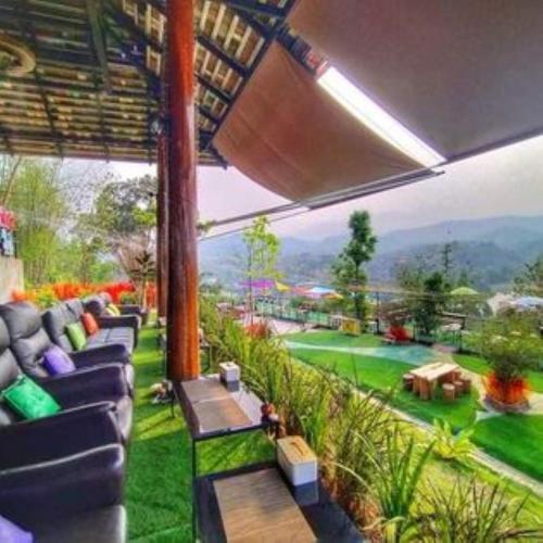 Restaurant, Flower hill 180 in Huai Chomphu Restaurant, Flower hill 180 in Huai Chomphu