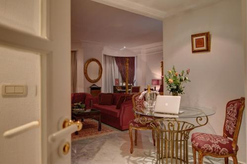 Hotel La Maison Blanche in Tunis Hotel La Maison Blanche in Tunis