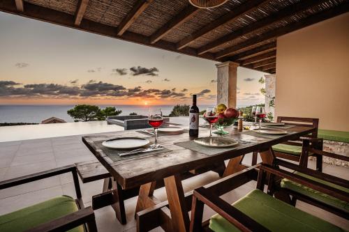 Instalaciones, Terra Lucis Mountain Residences in Arkoudi Instalaciones, Terra Lucis Mountain Residences in Arkoudi