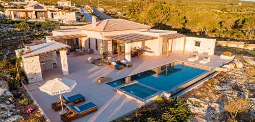 Vista exterior, Terra Lucis Mountain Residences in Arkoudi Vista exterior, Terra Lucis Mountain Residences in Arkoudi