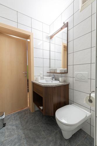 Fürdőszoba, Gasthof zur Post in Szent Kathrein am Hauenstein Fürdőszoba, Gasthof zur Post in Szent Kathrein am Hauenstein