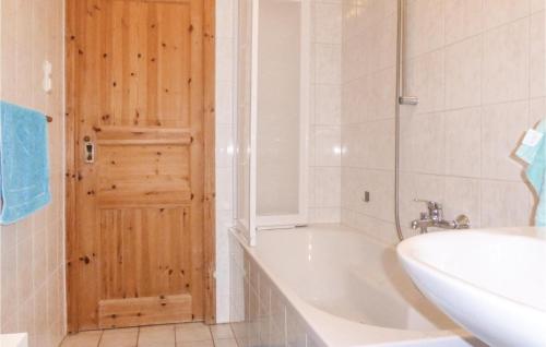 Bathroom, Amazing apartment in Gelenau with 2 Bedrooms and WiFi in Gelenau/Erzgeb. Bathroom, Amazing apartment in Gelenau with 2 Bedrooms and WiFi in Gelenau/Erzgeb.