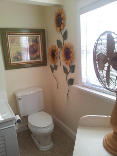 This photo about The White House on Freedom Way shared on HyHotel.com