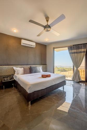 Guestroom, SaffronStays HeavOne Trio, Lonavala in Atvan Guestroom, SaffronStays HeavOne Trio, Lonavala in Atvan