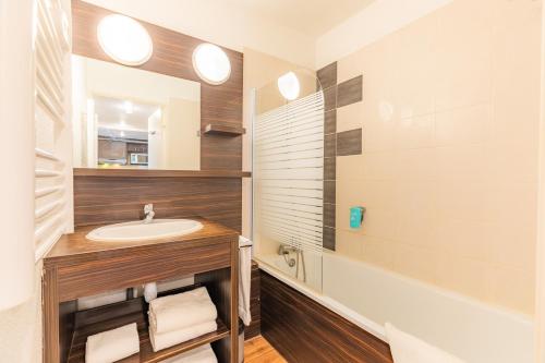 Bathroom, Appart'City Classic Genève - Gaillard in Gaillard Bathroom, Appart'City Classic Genève - Gaillard in Gaillard