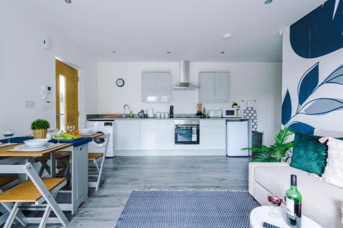 Formby Village Apartments By Greenstay Serviced Accommodation - Beautfiul 2 Bed Apartment With Parki in Formby Formby Village Apartments By Greenstay Serviced Accommodation - Beautfiul 2 Bed Apartment With Parki in Formby