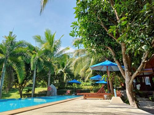 Garden, PawPaw Resort in Hua Thanon Garden, PawPaw Resort in Hua Thanon