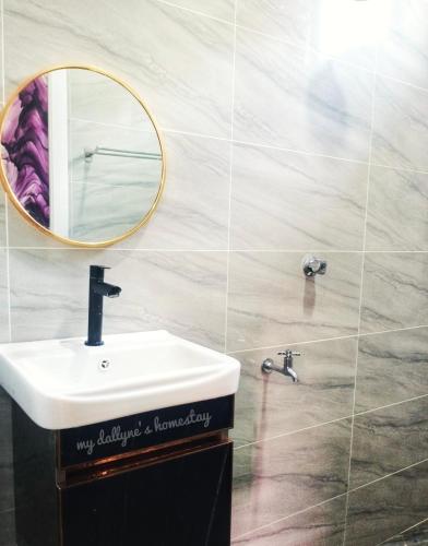 prysznic, My Dallyne's Homestay at Teluk Menara, Kuala Terengganu in Wyspy Perhentian prysznic, My Dallyne's Homestay at Teluk Menara, Kuala Terengganu in Wyspy Perhentian