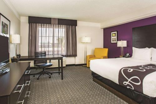 La Quinta Inn & Suites by Wyndham Las Vegas Summerlin Tech in Summerlin La Quinta Inn & Suites by Wyndham Las Vegas Summerlin Tech in Summerlin