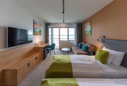 Hotel OTP Balatonszemes in บาลาตันเลลเล Hotel OTP Balatonszemes in บาลาตันเลลเล