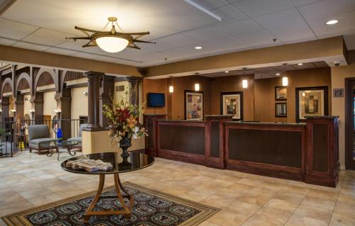 Előcsarnok, The Rockville Hotel, a Ramada by Wyndham in Rockville (Maryland) Előcsarnok, The Rockville Hotel, a Ramada by Wyndham in Rockville (Maryland)