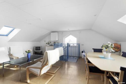 Shared lounge/TV area, Aurora Bed & Breakfast in Simrishamn Shared lounge/TV area, Aurora Bed & Breakfast in Simrishamn