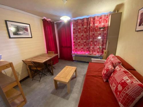 Studio confortable à Tignes avec balcon exposé Sud Est - FR-1-449-187 (Studio confortable a Tignes avec balcon expose Sud Est - FR-1-449-187) in Тин Studio confortable à Tignes avec balcon exposé Sud Est - FR-1-449-187 (Studio confortable a Tignes avec balcon expose Sud Est - FR-1-449-187) in Тин