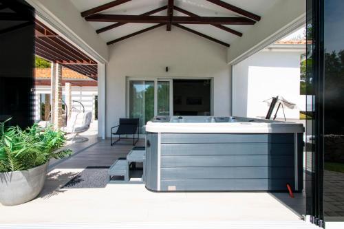 A szálláshely kívülről, Villa Stella - heated pool, jacuzzi & sauna in Dubrava kod Sibenika A szálláshely kívülről, Villa Stella - heated pool, jacuzzi & sauna in Dubrava kod Sibenika