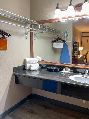 Bathroom, GreenTree Hotel & Extended Stay Channelview in Cloverleaf Bathroom, GreenTree Hotel & Extended Stay Channelview in Cloverleaf
