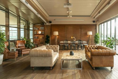 Restaurant, Crowne Plaza Florya Istanbul By IHG in Bakirkoy Restaurant, Crowne Plaza Florya Istanbul By IHG in Bakirkoy