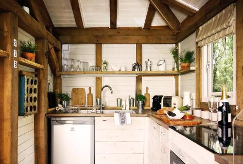 Luxury Boltholes cabin in the woods with hot tub in Rudgwick Luxury Boltholes cabin in the woods with hot tub in Rudgwick