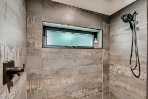 Countryrock: Modern, Small Family Cabin Near the Creek in Idaho Springs (CO) Countryrock: Modern, Small Family Cabin Near the Creek in Idaho Springs (CO)