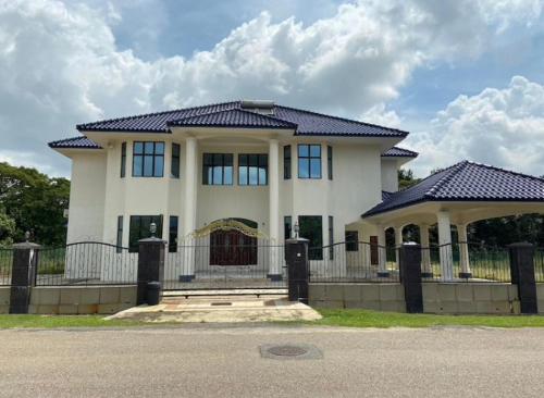 Exterior view, ZAINUDIN’s Bungalow @ Orna Golf Country Club in Bemban Exterior view, ZAINUDIN’s Bungalow @ Orna Golf Country Club in Bemban