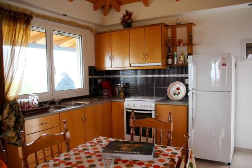 Kitchen, Akrojali in Mirtia Kitchen, Akrojali in Mirtia