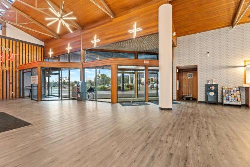 Lobby, Ramada by Wyndham Cedar City in Cedar City Lobby, Ramada by Wyndham Cedar City in Cedar City