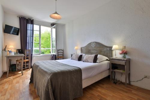 Logis Hotel Castel Mouisson in Barbentane Logis Hotel Castel Mouisson in Barbentane