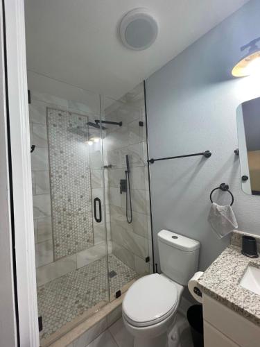 Bathroom, Twelve Oaks modern independent apartment in Golfwood Estates Bathroom, Twelve Oaks modern independent apartment in Golfwood Estates