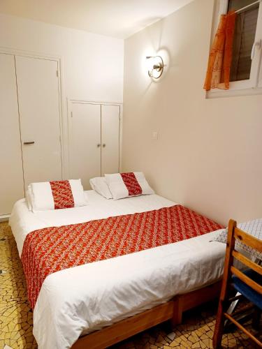 Studio & Apartment 3 rooms in a villa at Sceaux 600m RER B direct to Notre-Dame in Sceaux Studio & Apartment 3 rooms in a villa at Sceaux 600m RER B direct to Notre-Dame in Sceaux