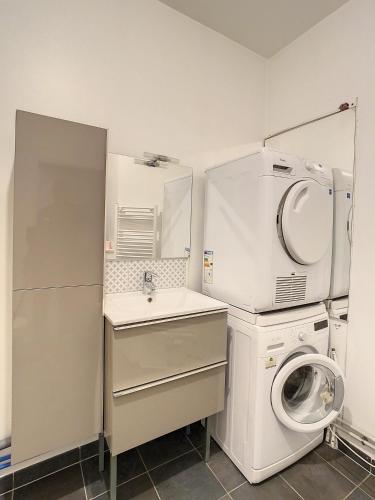 Grand Appartement entre Paris et Disneyland 4pers Parking Terrasse in Neuilly-sur-Marne Grand Appartement entre Paris et Disneyland 4pers Parking Terrasse in Neuilly-sur-Marne