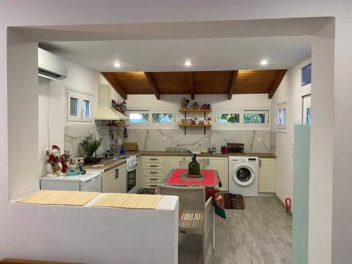 Konyha, A modern farmhouse with big garden in Diakopto Konyha, A modern farmhouse with big garden in Diakopto