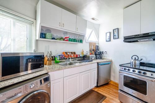 Konyha, Marysville Geodome Home in Marysville (CA) Konyha, Marysville Geodome Home in Marysville (CA)