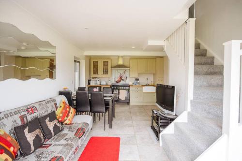 Blackberry Annex. Detached cottage. Rural location in Ashington (Pullborough) Blackberry Annex. Detached cottage. Rural location in Ashington (Pullborough)