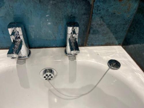 حمام, Historic & Stylish Cottage in Charlton Kings حمام, Historic & Stylish Cottage in Charlton Kings
