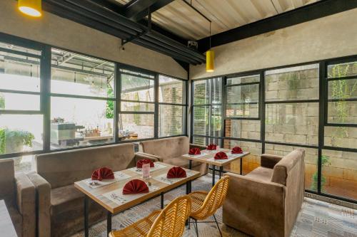 Restaurant, Hotel Summerville in Majalengka Restaurant, Hotel Summerville in Majalengka