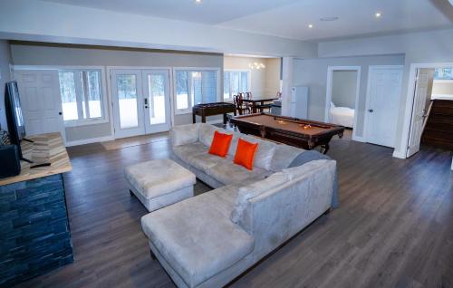 Mountain House in the Heart of Haliburton, Mins to Lake in Haliburton Mountain House in the Heart of Haliburton, Mins to Lake in Haliburton