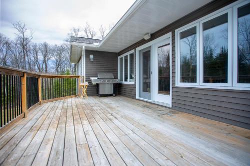 Erkély/terasz, Mountain House in the Heart of Haliburton, Mins to Lake in Haliburton Erkély/terasz, Mountain House in the Heart of Haliburton, Mins to Lake in Haliburton