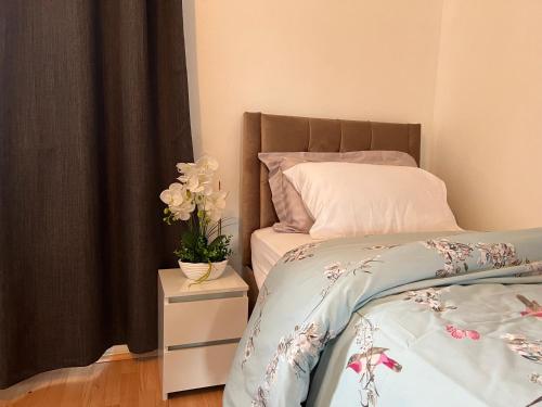 Park View Serviced Apartment - Next to Northolt Tube Station - Near Central London & Wembley in Greater London North West Park View Serviced Apartment - Next to Northolt Tube Station - Near Central London & Wembley in Greater London North West