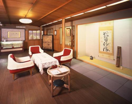 ロビー, 文人墨客の宿 清輝楼 (Seikiro Ryokan Historical Museum Hotel) in 宮津 ロビー, 文人墨客の宿 清輝楼 (Seikiro Ryokan Historical Museum Hotel) in 宮津