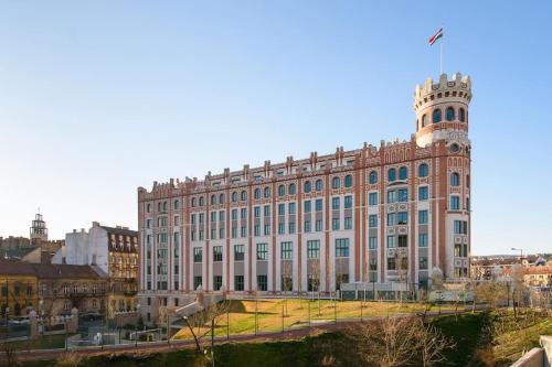 Renovated Stylish Flat at the Castle&Metro