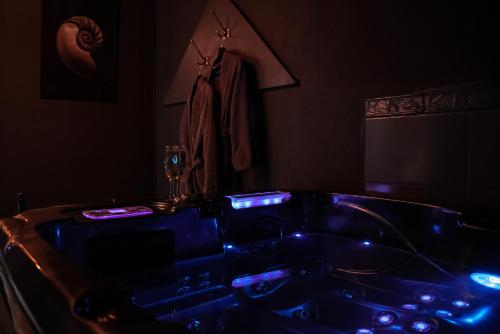 Spa, PAUSE NATURE SORBAIS Chambre avec SPA, SAUNA, STREAMING et arrivée autonome (PAUSE NATURE SORBAIS Chambre avec SPA, SAUNA, STREAMING et arrivee autonome) in Perona Spa, PAUSE NATURE SORBAIS Chambre avec SPA, SAUNA, STREAMING et arrivée autonome (PAUSE NATURE SORBAIS Chambre avec SPA, SAUNA, STREAMING et arrivee autonome) in Perona