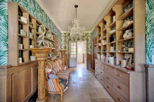 Facilities, LE BEAUVERT Belle Epoque luxury villa of 500 m2 with pool in Maure Facilities, LE BEAUVERT Belle Epoque luxury villa of 500 m2 with pool in Maure