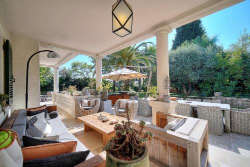 Balcony/terrace, LE BEAUVERT Belle Epoque luxury villa of 500 m2 with pool in Maure Balcony/terrace, LE BEAUVERT Belle Epoque luxury villa of 500 m2 with pool in Maure