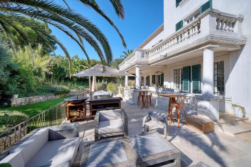 Balcony/terrace, LE BEAUVERT Belle Epoque luxury villa of 500 m2 with pool in Maure Balcony/terrace, LE BEAUVERT Belle Epoque luxury villa of 500 m2 with pool in Maure