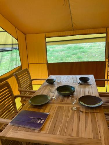 Oh! Campings - Camping Paradis A l'ombre des tilleuls in Peyrouse Oh! Campings - Camping Paradis A l'ombre des tilleuls in Peyrouse