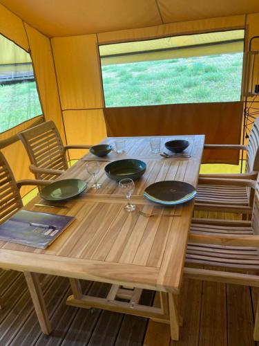Oh! Campings - Camping Paradis A l'ombre des tilleuls in Peyrouse Oh! Campings - Camping Paradis A l'ombre des tilleuls in Peyrouse