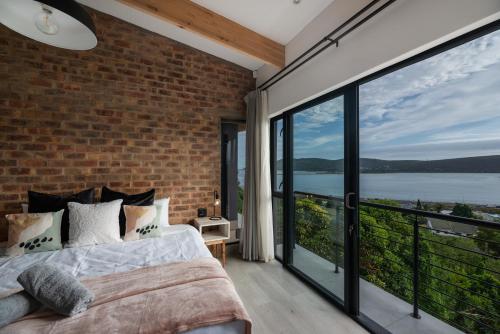 Knysna Lagoon Views in Style with Solar Backup in Knysna Csúcs Knysna Lagoon Views in Style with Solar Backup in Knysna Csúcs