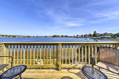 Waterside Portsmouth Home with Deck, 11 Mi to Newport in Portsmouth (RI) Waterside Portsmouth Home with Deck, 11 Mi to Newport in Portsmouth (RI)